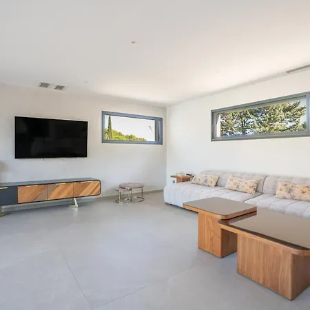 Prestige Yourhosthelper