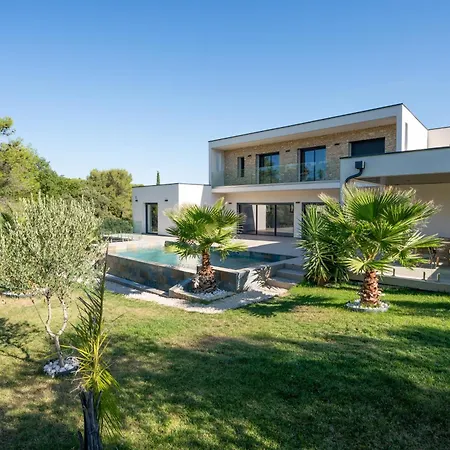 Prestige Yourhosthelper נים