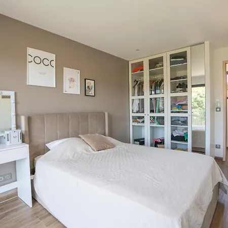 Prestige Yourhosthelper נים