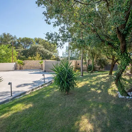 Prestige Yourhosthelper נים