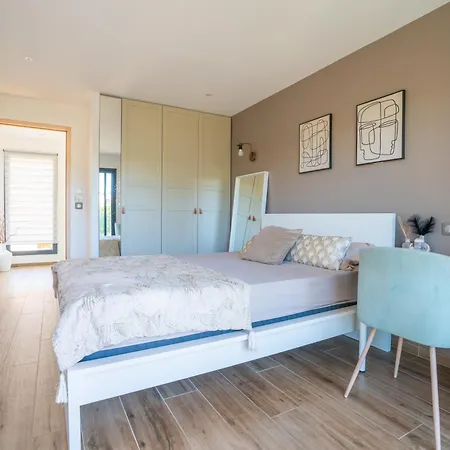 Prestige Yourhosthelper נים